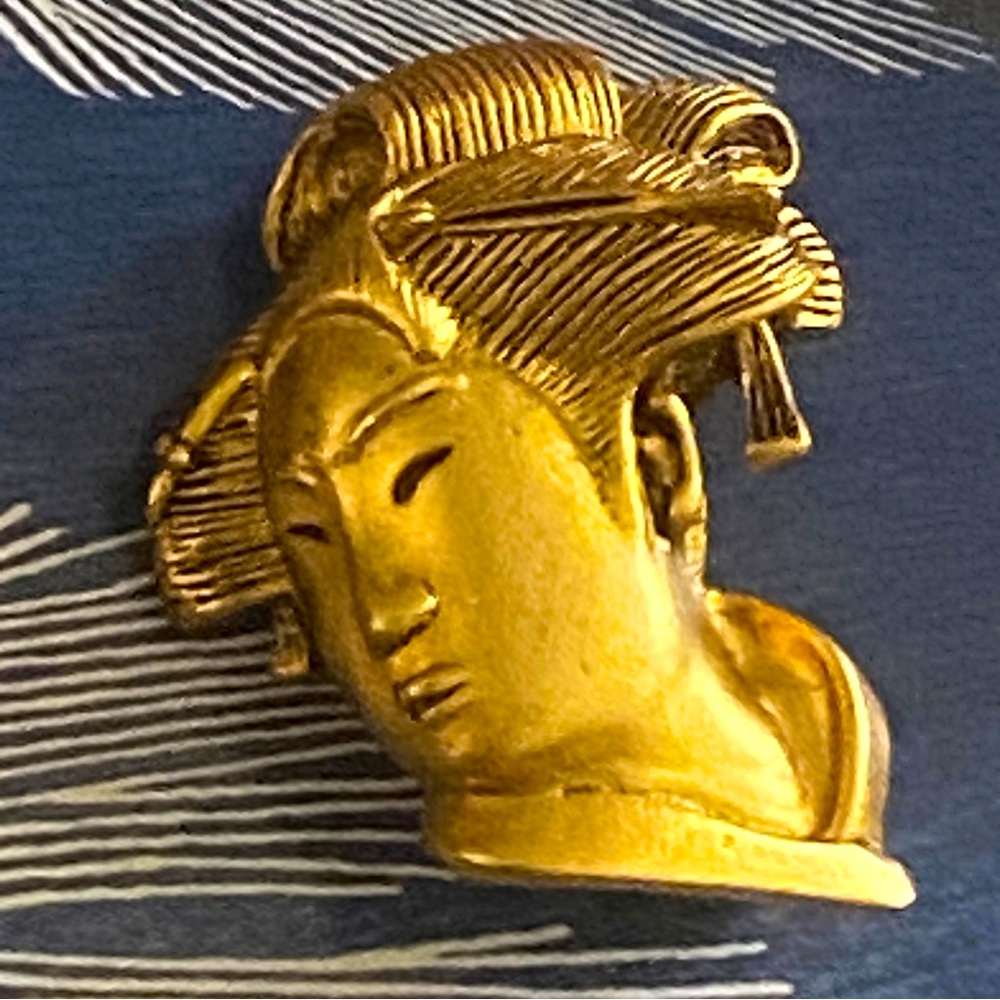 MULTILANA Asian portrait pin golden tone approx 1” Vintage